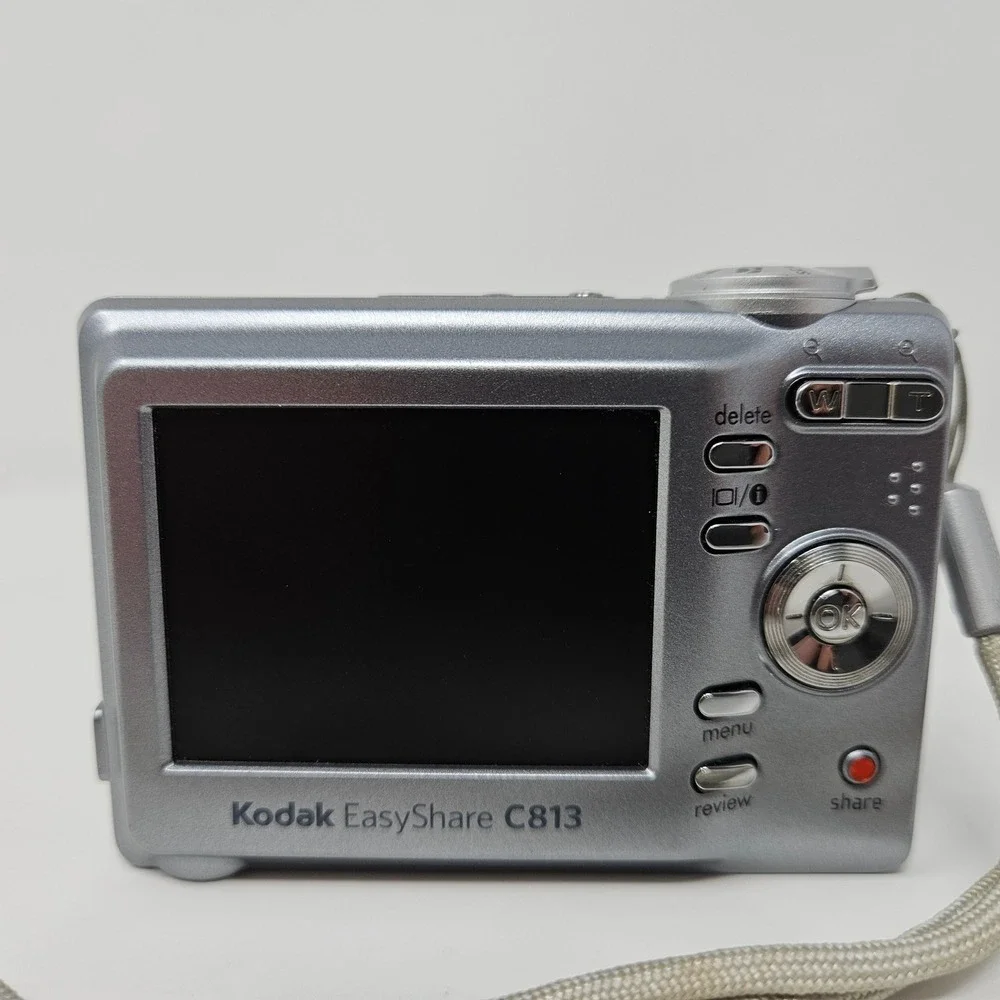 Kodak EasyShare C813 8.2MP Digital Camera Silver 3x Optical Zoom Bundle Case SD